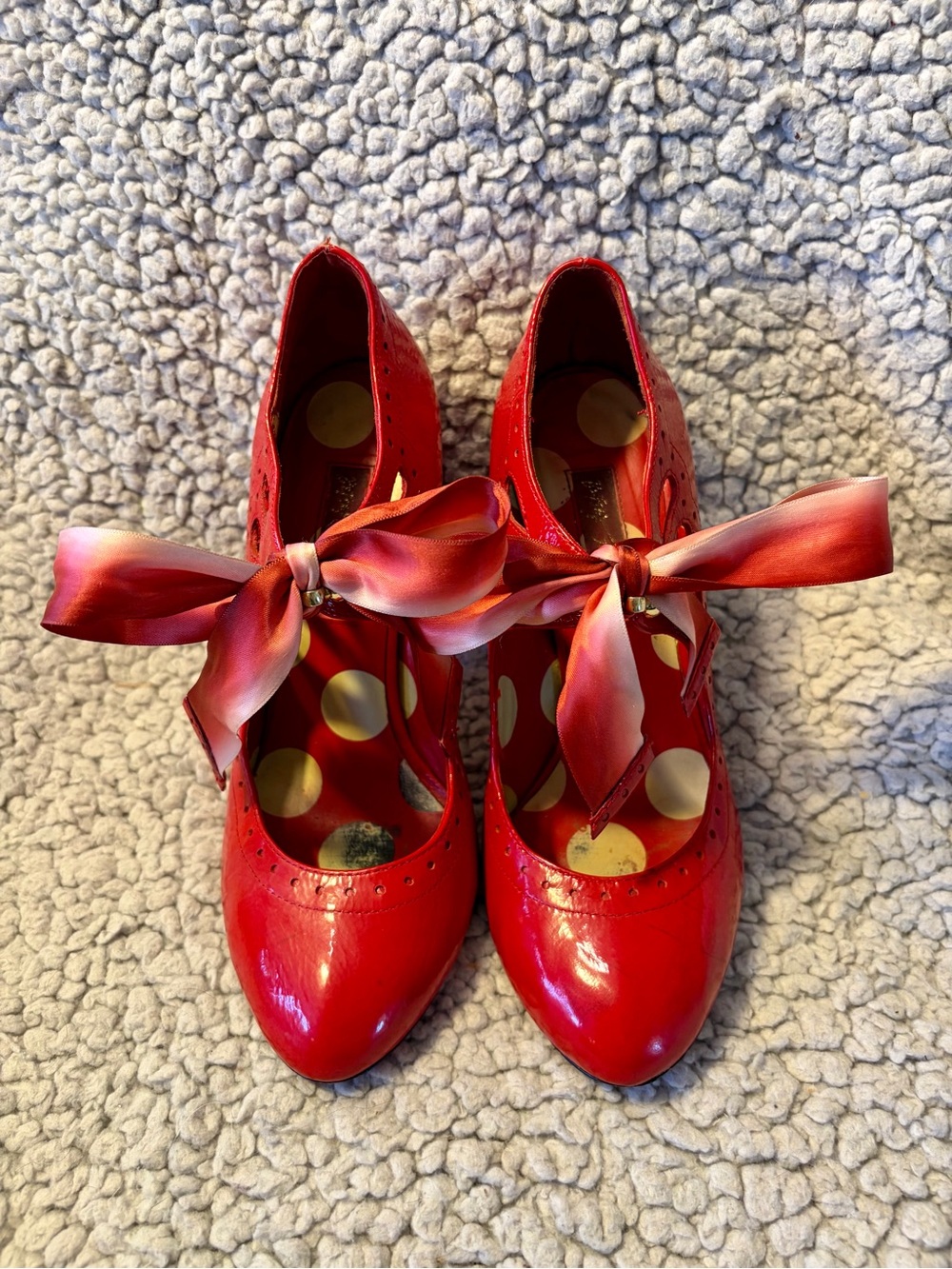 VINTAGE 2008 Betsey Johnson Terra Red Patent Mary Jane Ribbon Heels Sz 6.5.